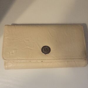 Stone Mountain Chic Cream Full Size Snap Close side zip pocket Wallet